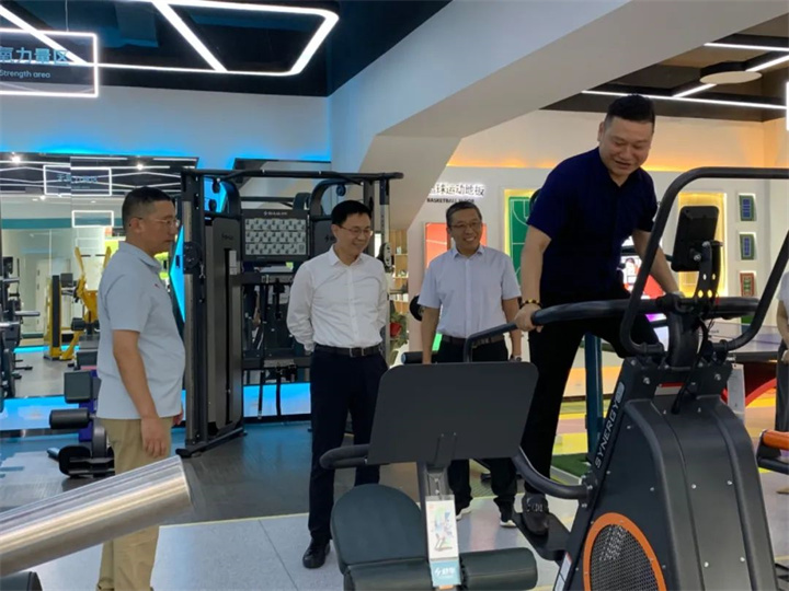 濟南市體育局局長(cháng)董懷敏一行蒞臨VSPORTS体育官网體育參觀(guān)指導